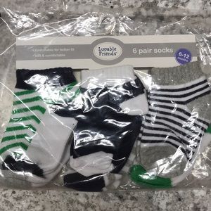 Luvable Friends 6 pk socks. 6-12m. New